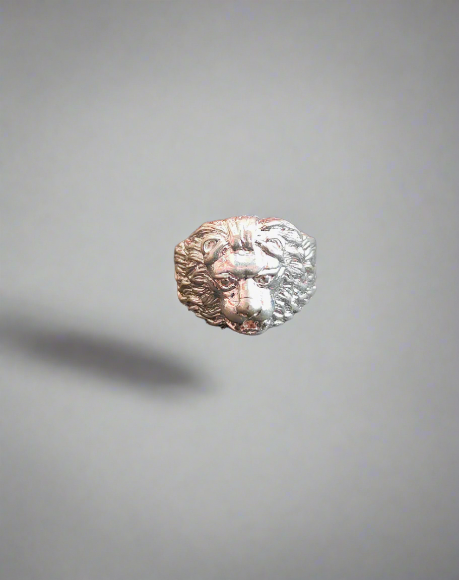 Silver men's lion ring